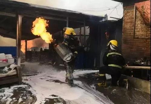 消防员爆料视频,揭秘火灾现场惊险瞬间