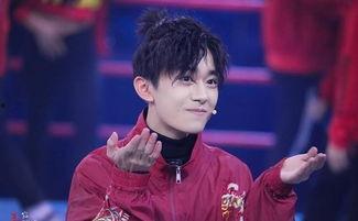 某位博主爆料易烊千玺视频,揭秘明星幕后生活片段